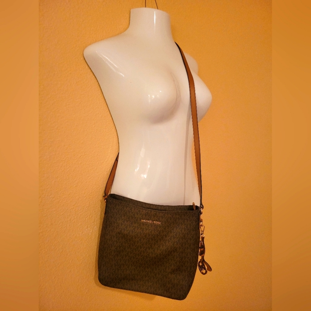 Michael Kors Jet Set Large Travel Messenger Bag Crossbody